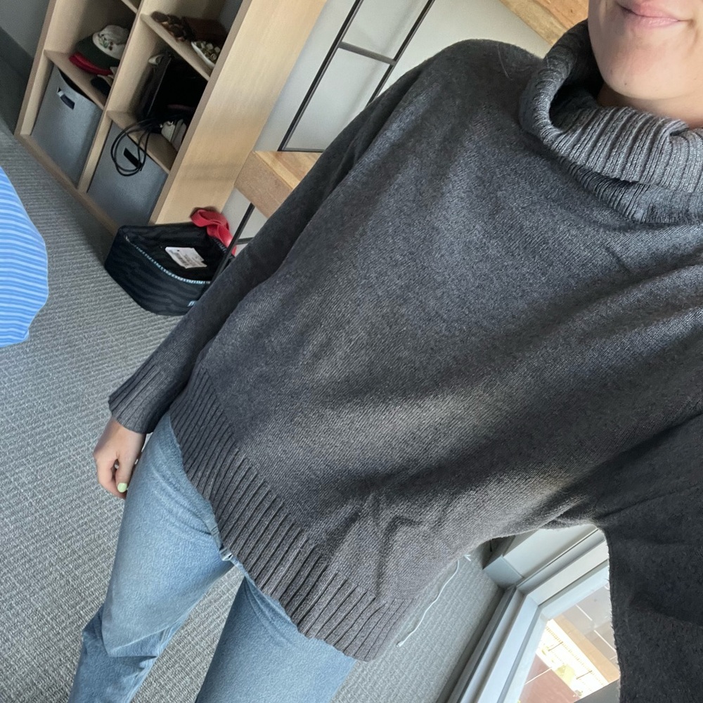 Laundry by Shelli segal sweater